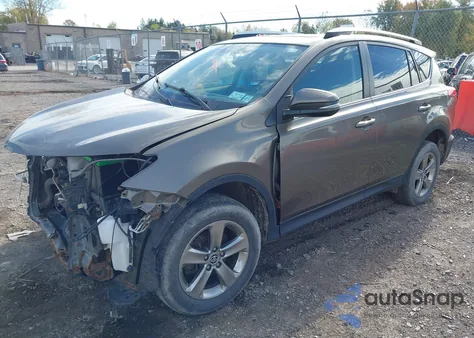 2015 Toyota Rav4 Xle z USA, uszkodzony, nr VIN JTMRFREV1FD170867